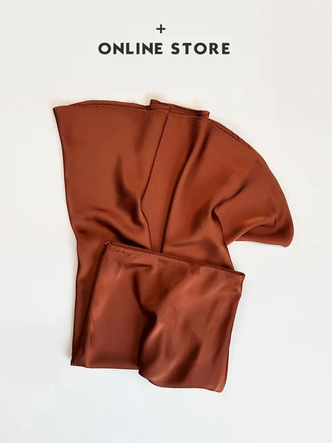 Uma Saia Longa Elegante e Sofisticada para a Primavera de 2024 3 Saia Longa Feminina de Cetim Elegante e Sofisticada