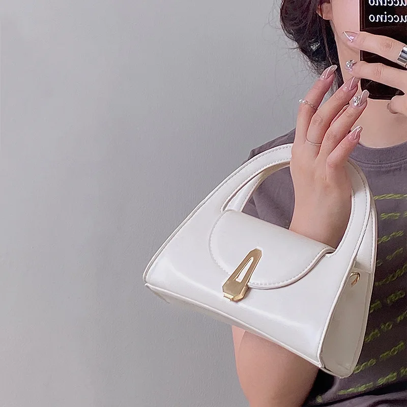 

Retro Fashion Handbag Small Popular Design Buckle Shoulder Bag Handbag Feminine Style Versatile Fashion Crossbody Bag