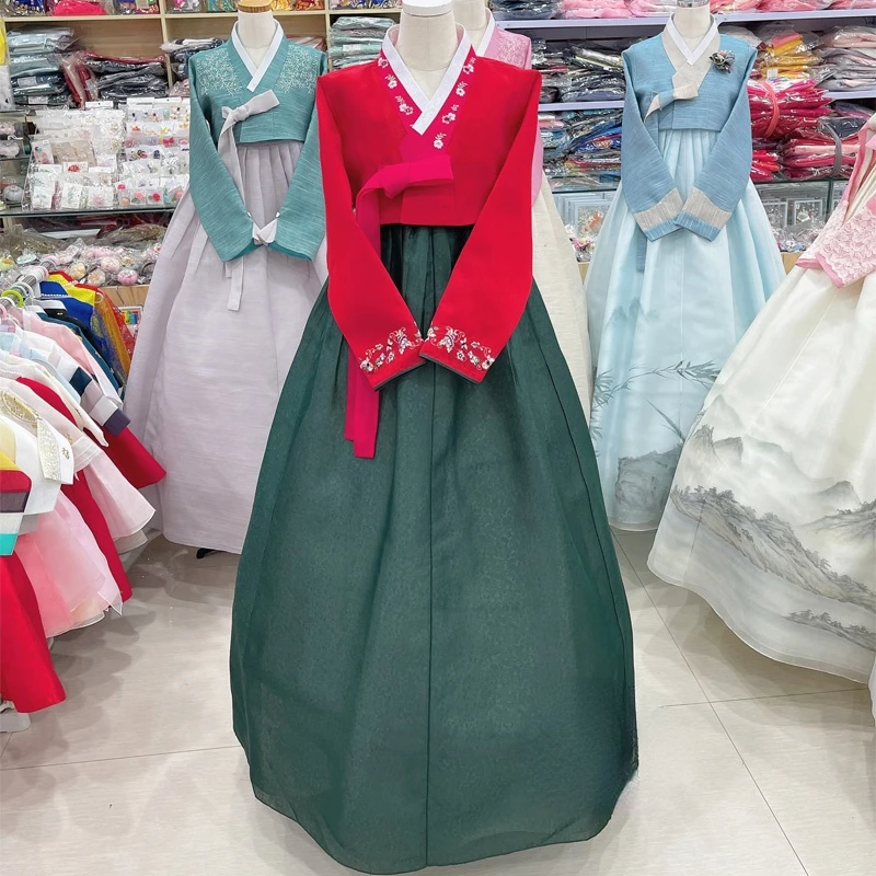 Hanbok Bridal Wedding Dress Exquisite Hanbok Fashion Embroidery Korean Traditional Folk Stage Show Red Top and Green Skirt