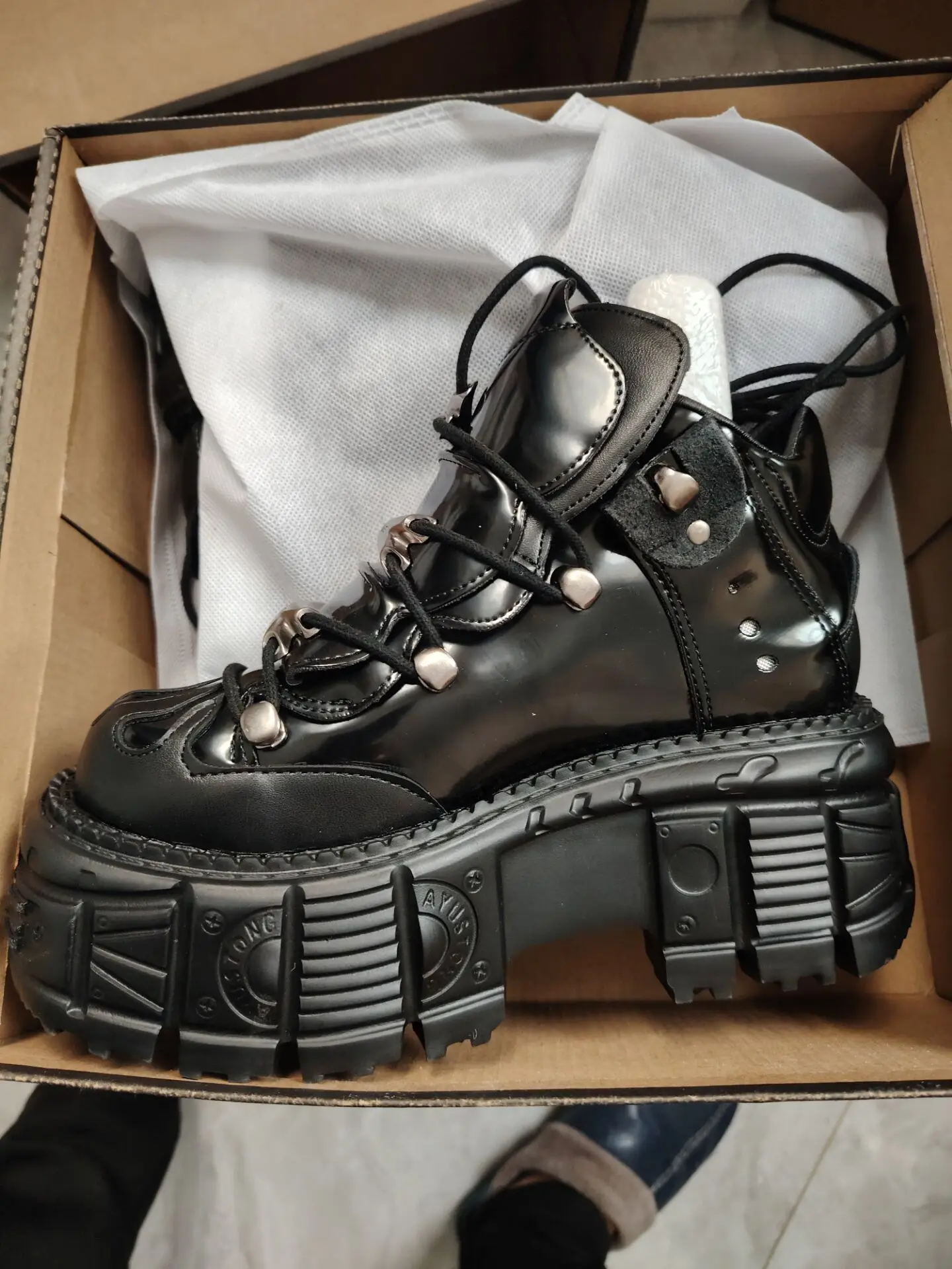 Chaussures à plateforme rétro rock pour hommes et femmes, cuir punk foncé espagnol, même métal, haut, chaussures papa, nouveau, 2024