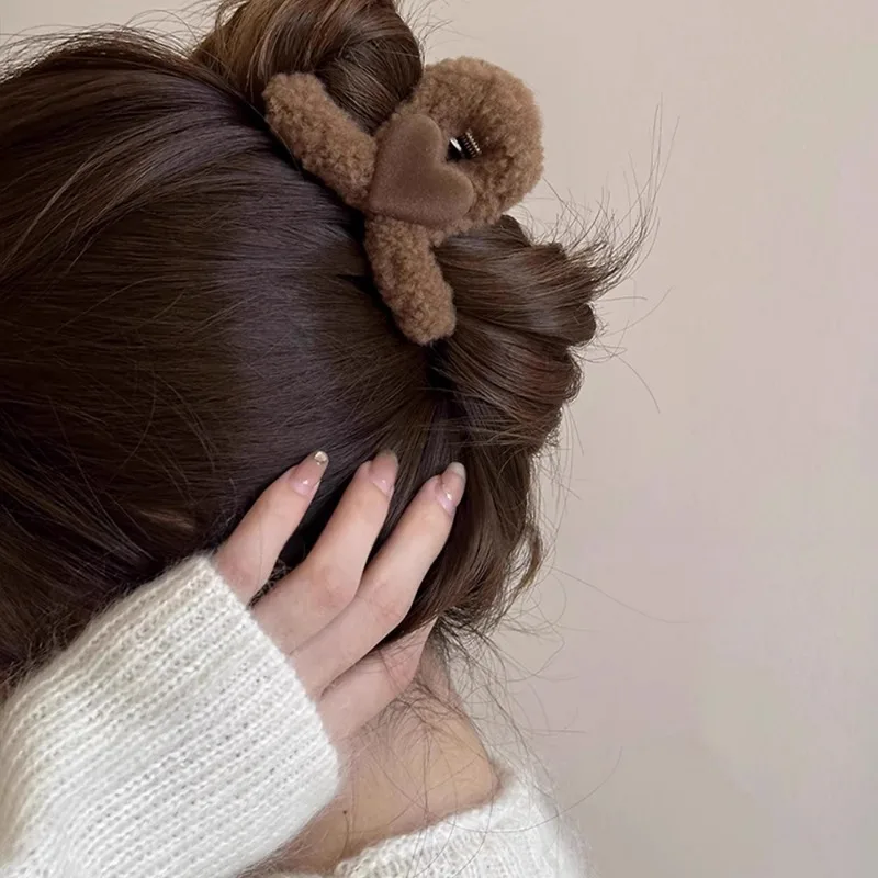 Рисунок 3 - Симпатичная плюшевая Заколка-краб