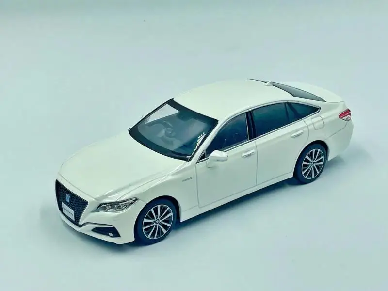 Original factory 1:30 TOYOTA Crown Limited Edition Simulation