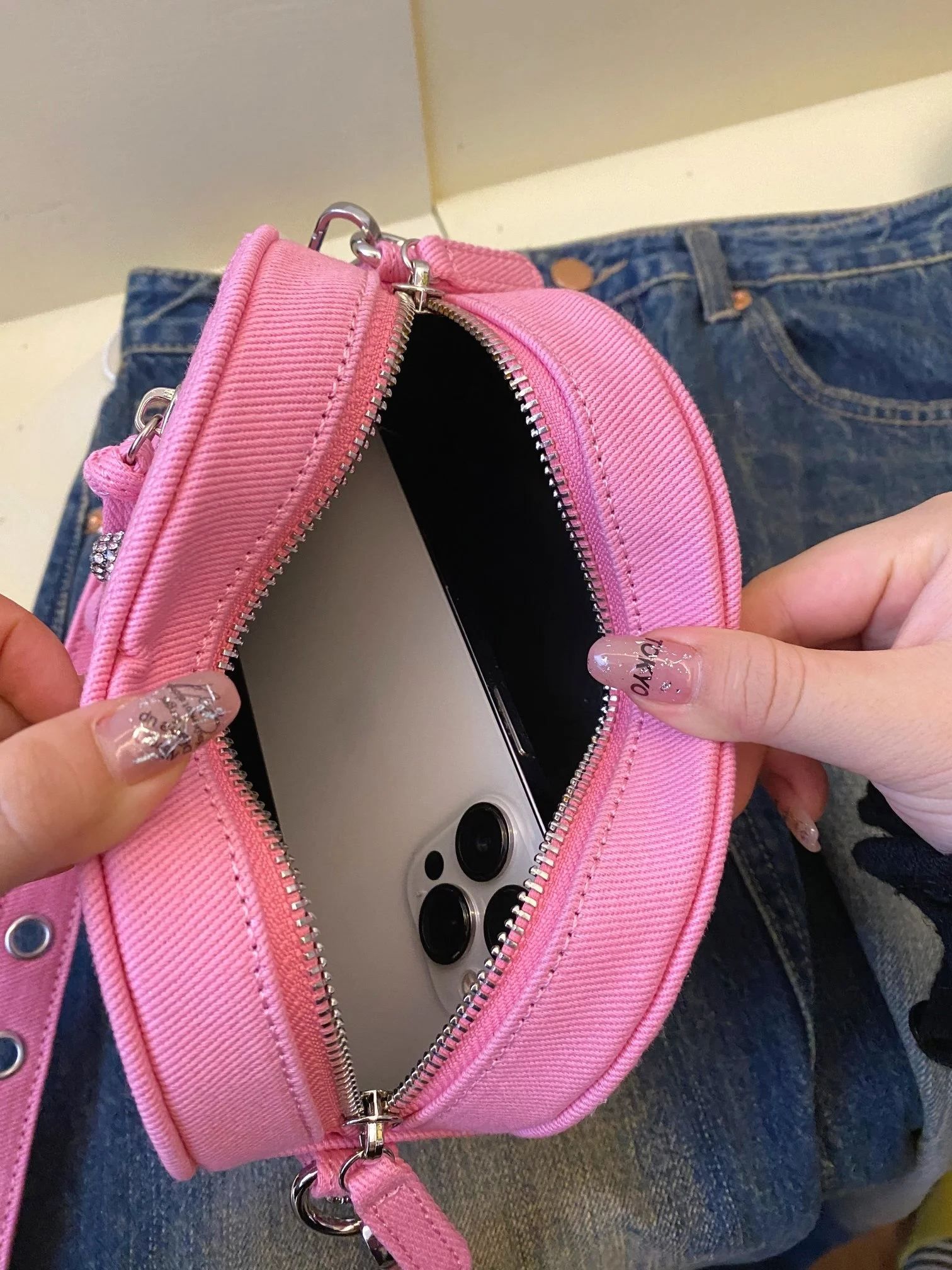 2023 New Women's Denim Love Shape Bag Ins Ladies Rivet Motorcycle Bag Retro Fashion Adult PU Shoulder Messenger Bag