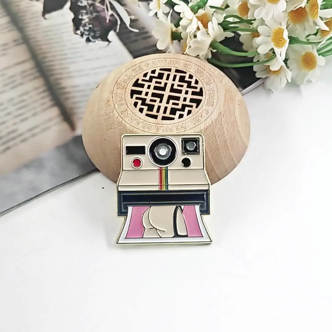 Tęczowa Odznaka Aparatu Retro Polaroid Emaliowana Przypinka Seksowna Broszka Zdjęcie Śliczna Kawaii Biżuteria Nowość Zabawny Plecak Dekoracyjny