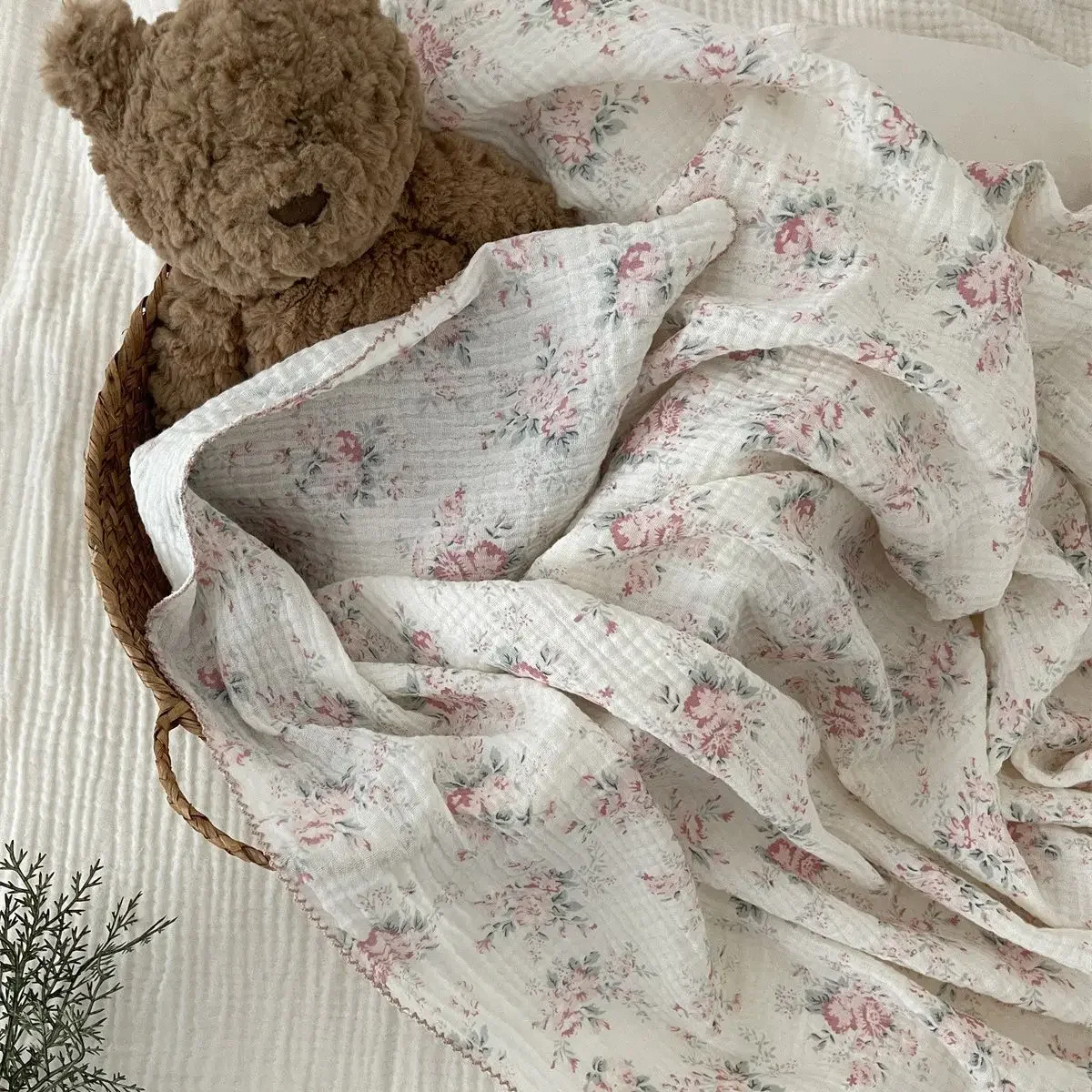 Floral Muslin Swaddle Blanket 100% Cotton Baby Bath Towel Wrap Muslin Swaddle Blankets Newborn Muslin Blankets Soft Waxy Blanket 2