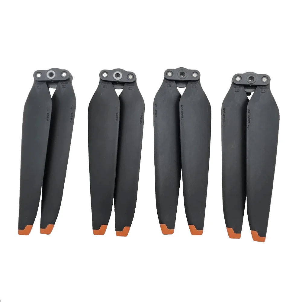 Deux paires de housses de protection pour drones DJI Mavic 3 et 4 Pro, disposées côte à côte.