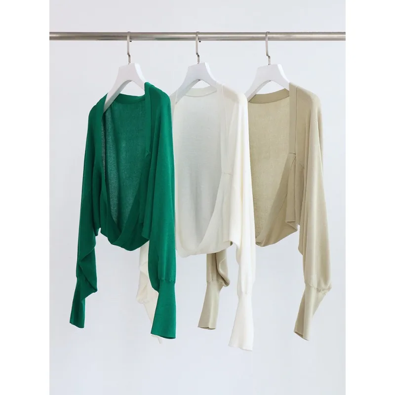 

Женский вязаный кардиган