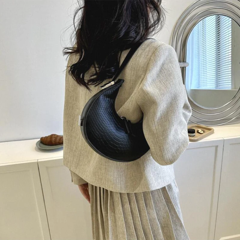 High Quality Lipstick Mobile Phone Wallet Crescent Bag Women's Slim Shoulder Bag Female Shopping Handbag All-match Color