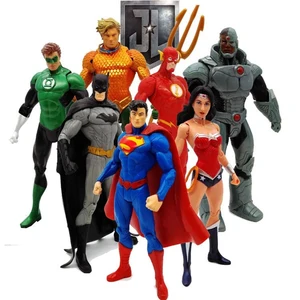Figuras de Anime de 7 estilos, Batman, Superman, Linterna Verde, Wonders Woman, Aquamans, Flashs, figuras de Anime de alrededor de 18cm de alto con articulaciones móviles