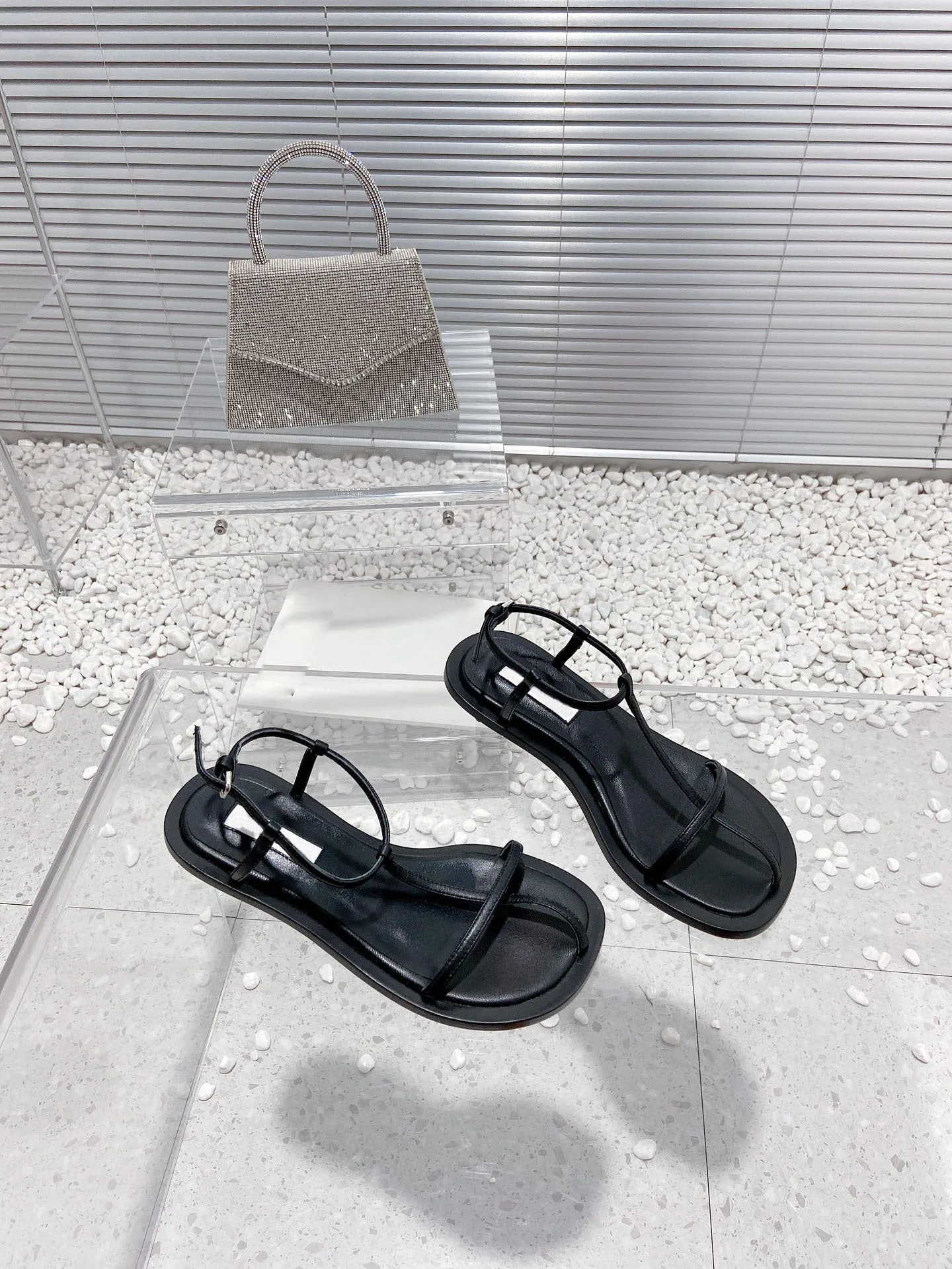 

New round toe slippers round toe cross strap sandals 1231