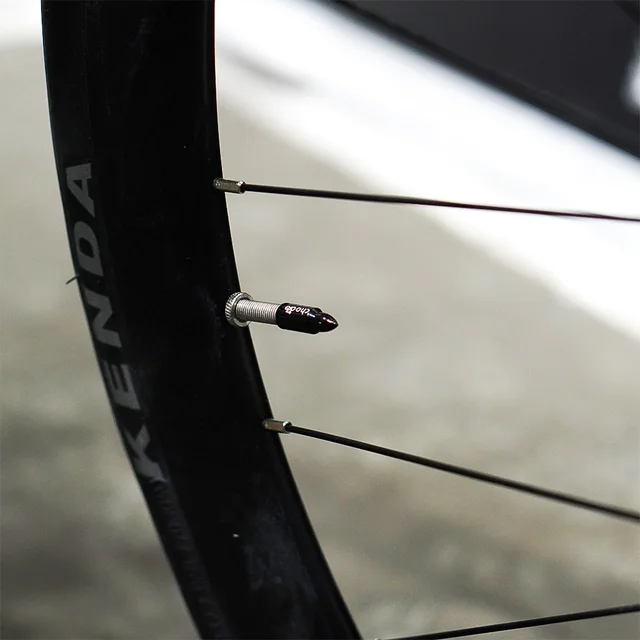 50 Tappi Valvola Presta Colorati Per Bici - Set Multicolore In Alluminio Anodizzato - Foto 2