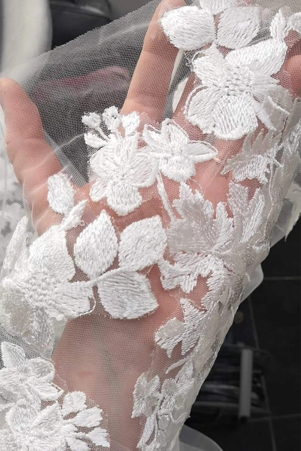 3 Meters One Layers Bridal Veils Lace Edge Cathedral Wedding Veil Comb Soft Tulle bridal veil