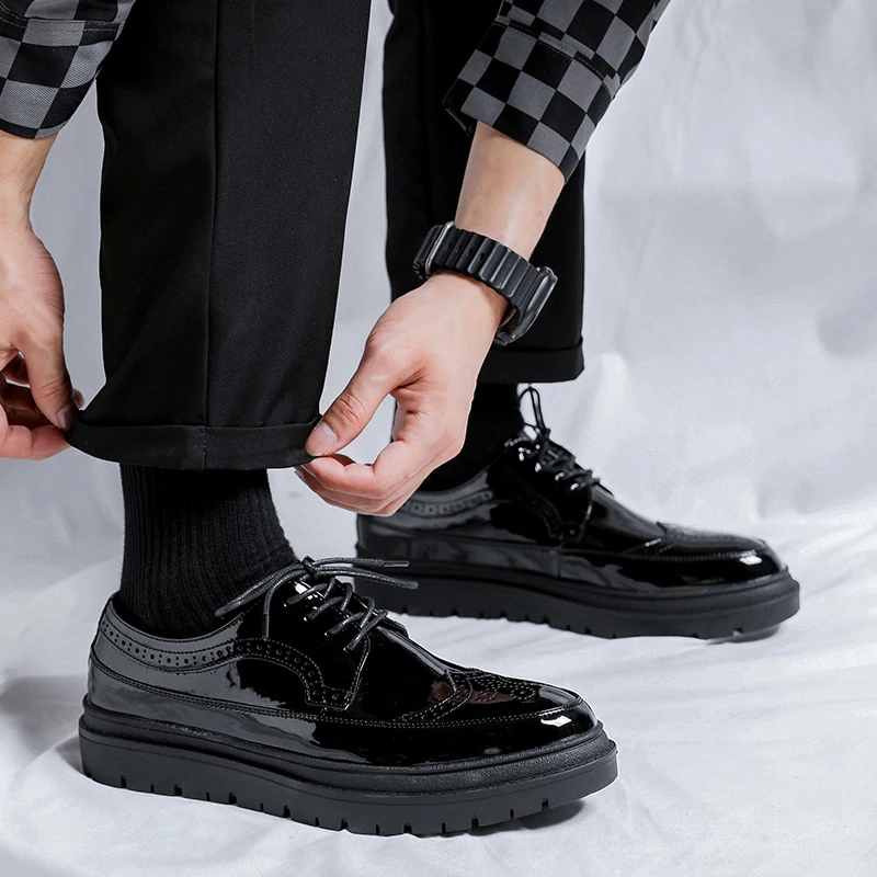 

Кроссовки мужские глянцевые на шнуровке, модные роскошные кеды, повседневная обувь для скейтборда, на плоской подошве, черные