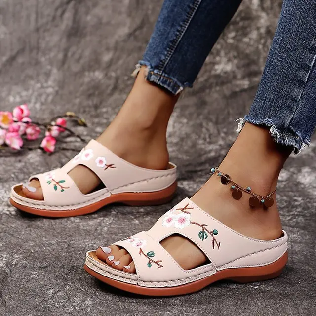 Women Casual Sandals Comfortable Soft Slippers Embroider   Flower Colorful Ethnic Flat Platform Open Toe Outdoor Beach Shoes Beige