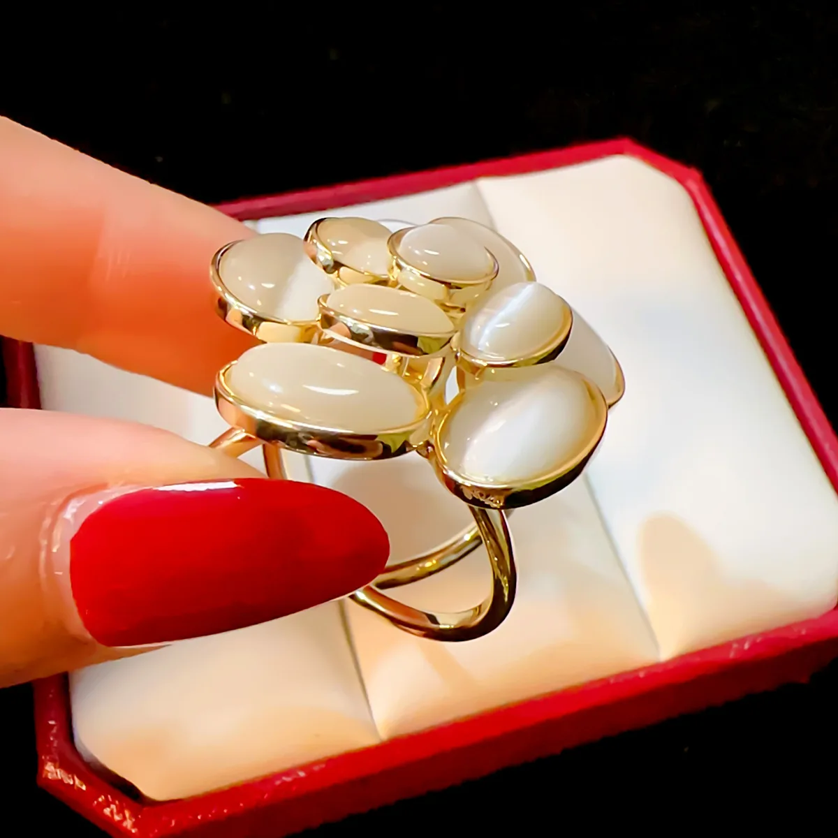 Little Fragrance CHA Flower Silk Scarf Buckle Is Fashionable And Versatile, Opal Flower Scarf Buckle Is Popular Corner Buckle