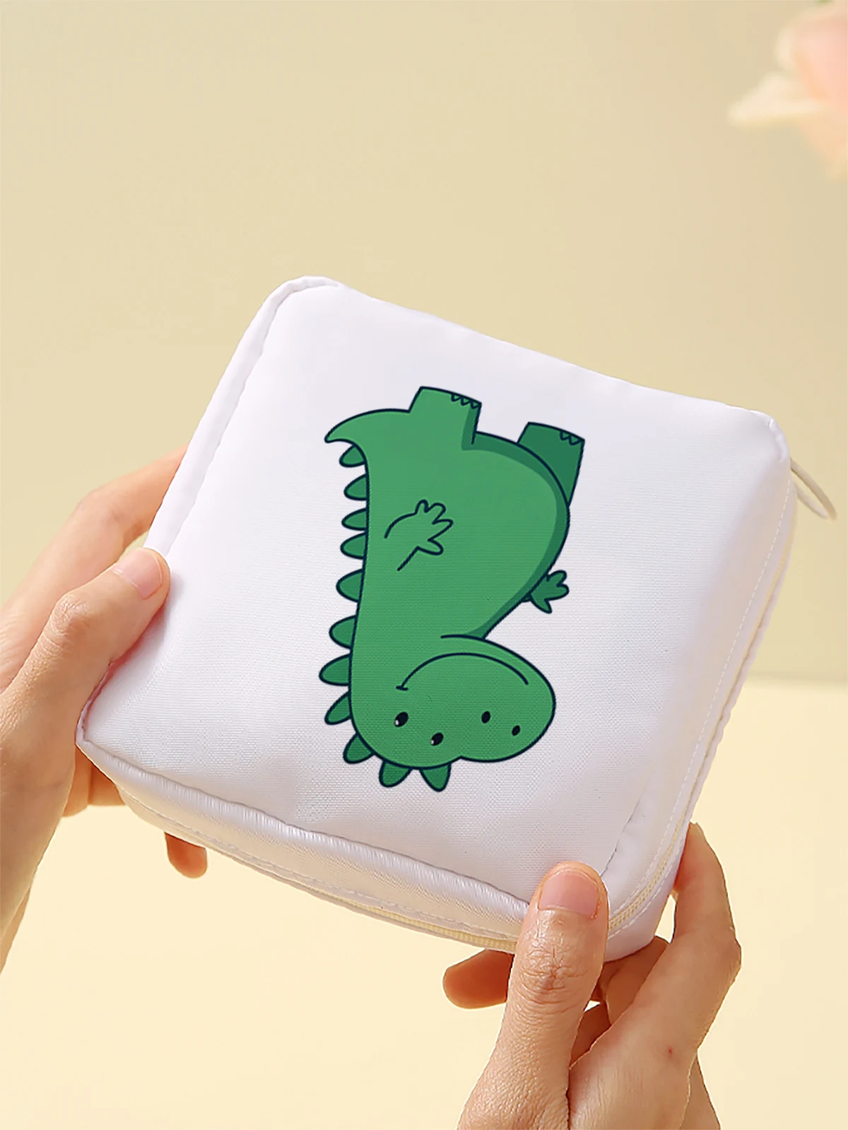 Cartoon pattern printed sanitary napkin storage bag, women's lightweight tissue bag, sanitary tissue bag
