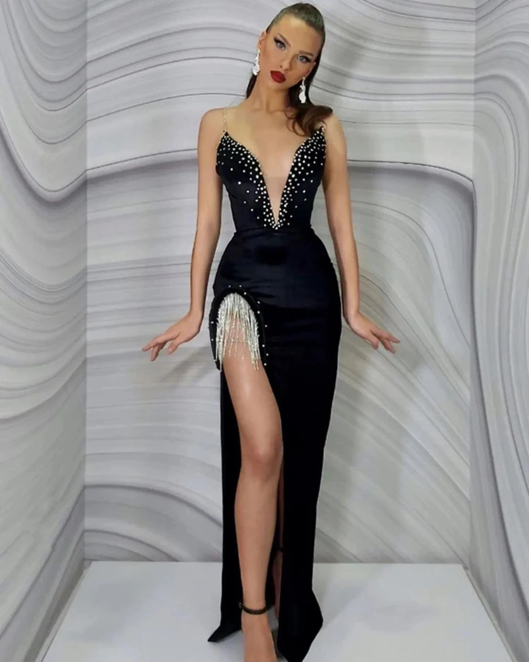 

Sexy Cocktail Party Dress Prom Dresses Tassels High Side Slit with Beaded Spaghetti V Neck Wedding Guest Formal Occasion Evening
