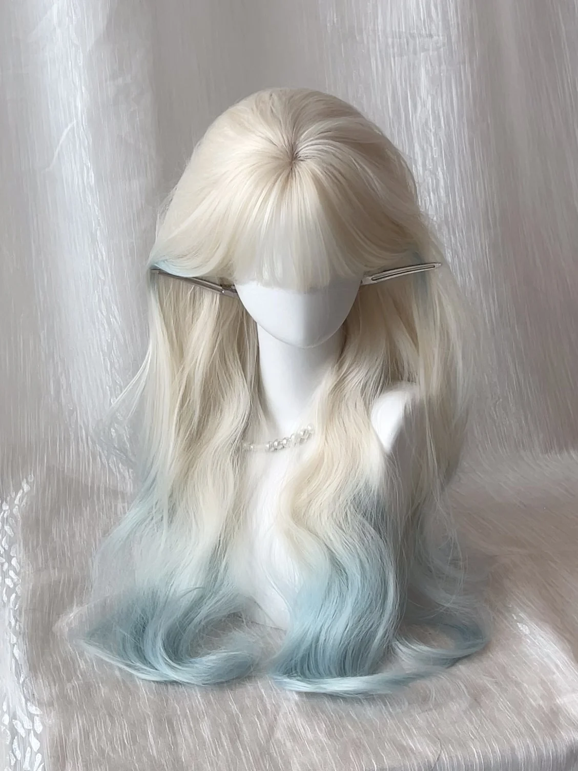 Synthetic Curly Wave Wig Platinum Blonde Blue Heat Resistant