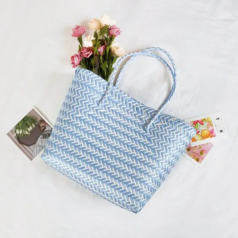 

2023 New Plastic Strapping Woven Handbag Vegetable Water Fruit Basket Stripe Color Matching Beach Fashion Women's Cabbage Frame