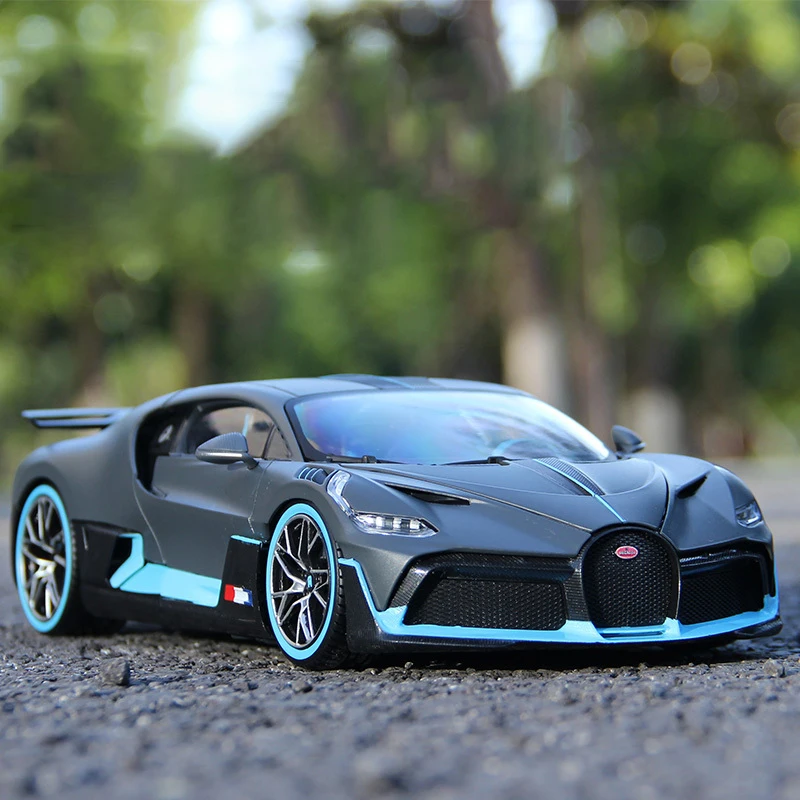 

Модель автомобиля Bugatti Divo из сплава, 1:18, со звуком и светом