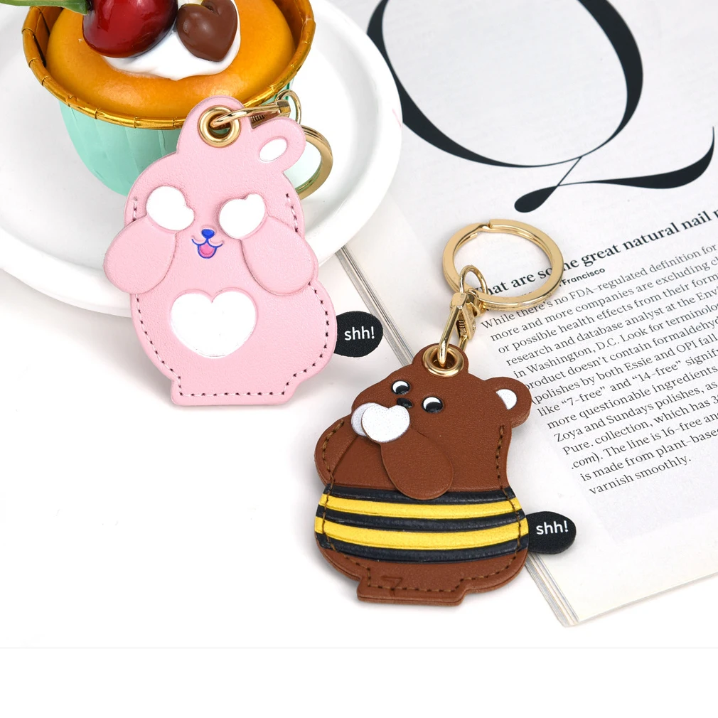 Urso bonito Keychain para menina e menino, porta-chaves engraçado, cartão de acesso pendente, estojo de couro kawaii, airtag, saco anti-perdido charme, presente funky