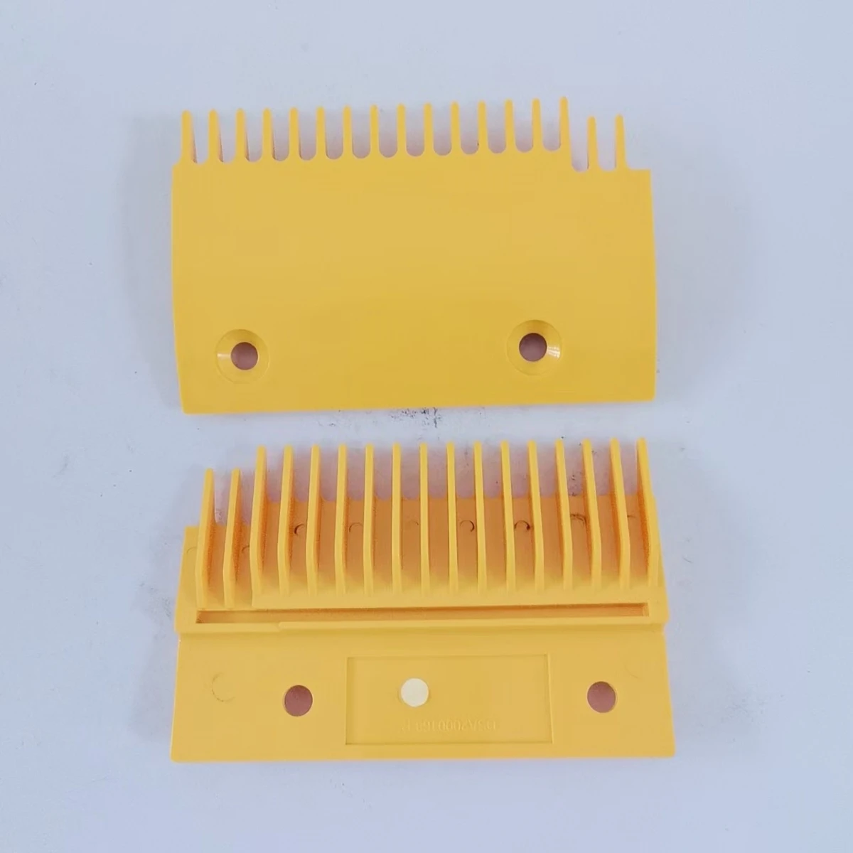 17T DSA2000168-R L146.5mm W95mm Hole Space 90mm 146.5*95*90 RHS Escalator ABS Comb Yellow Plastic lift spare parts