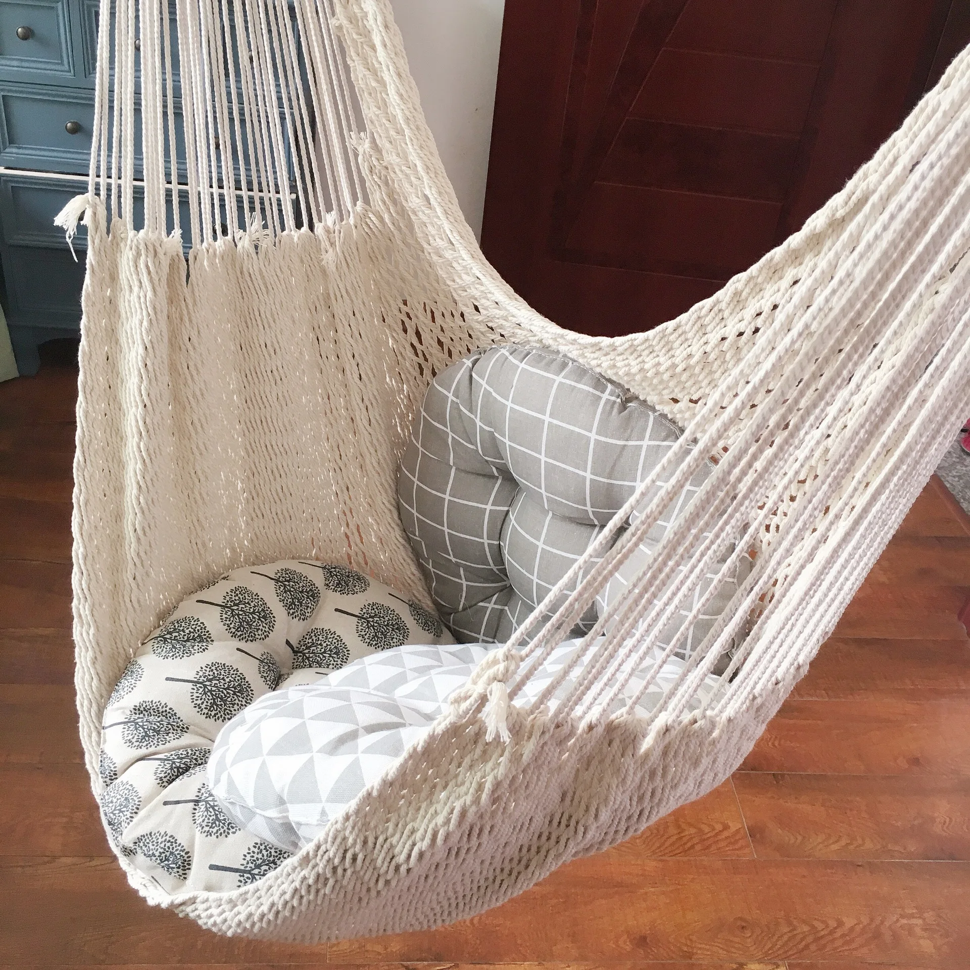 Description Picture 5 of itemNordic Swing Hanging Basket Glider Tassel Glider Hanging Hammock Mesh Outdoor Garden Hanging Chair Lightweight Hammock Swing