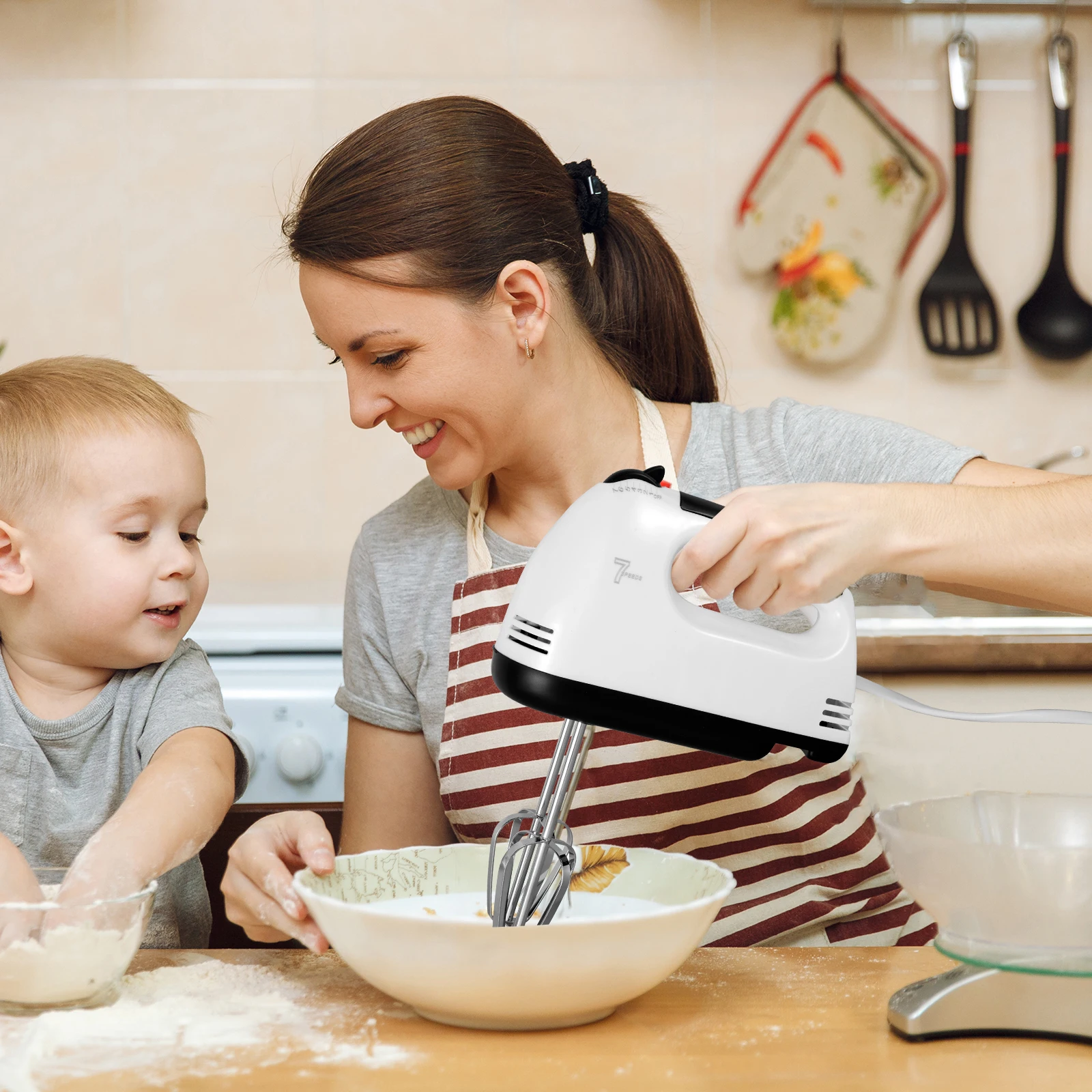 Fully Automatic Kitchen Electric Hand Mixer 3 , Handheld Mixer and  Stainless Egg Beater, Lightweight Hand Mixer Pink