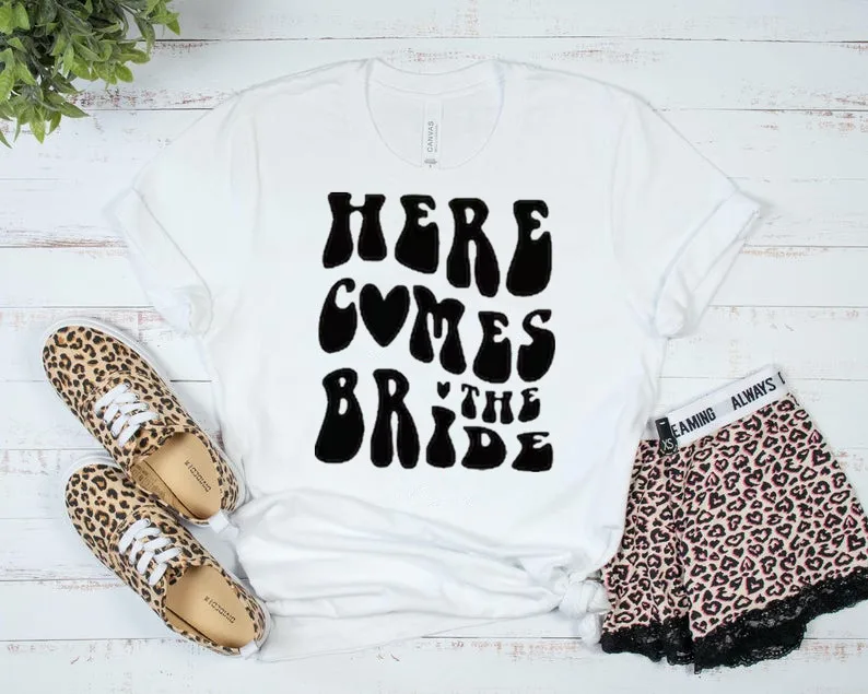 

Here Comes the Bride Shirt Bachelorette Party Shirt Wedding Short Sleeve Top Tees 100% cctton Streetwear Harajuku Fashion goth