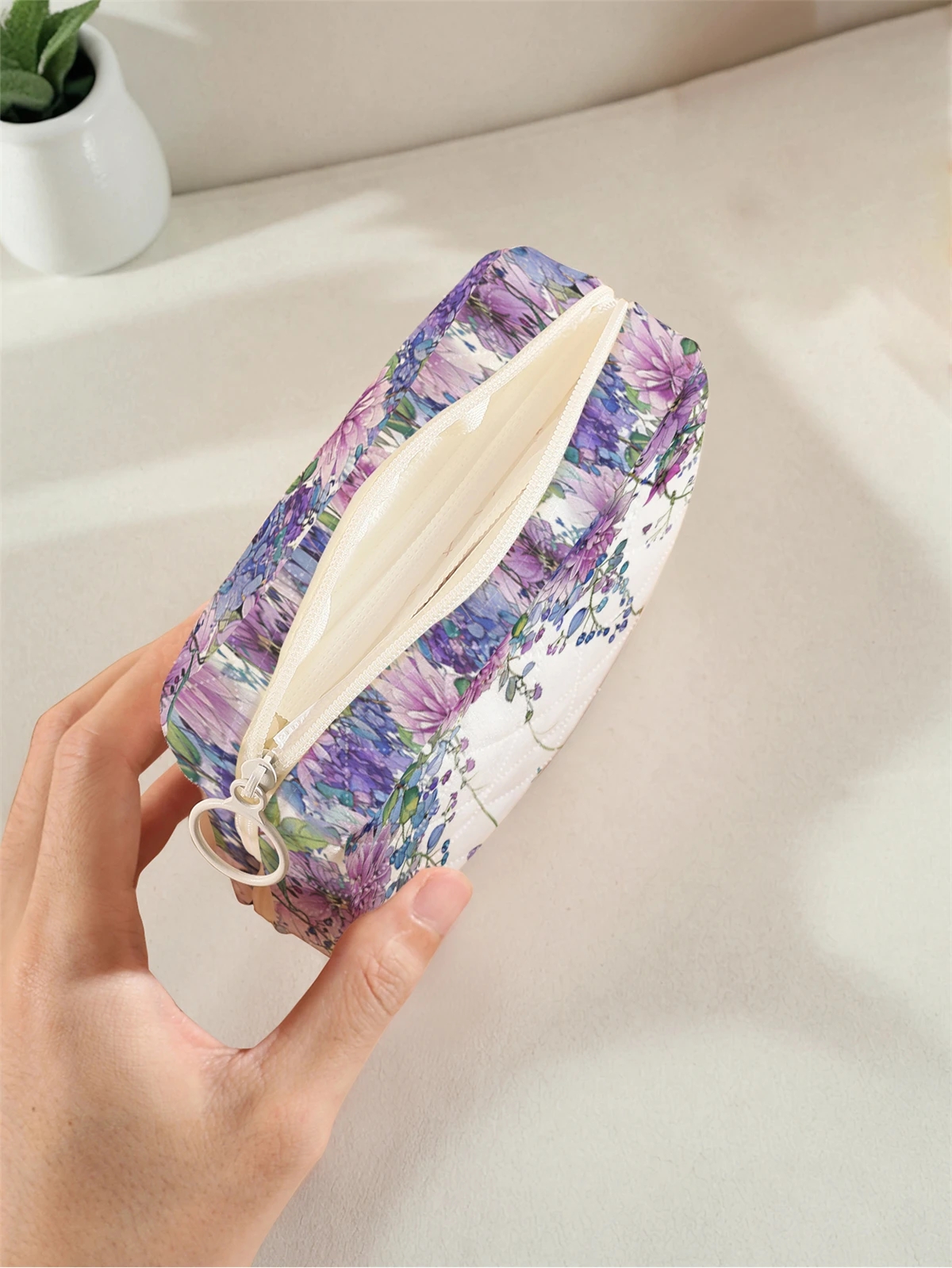 1 portable sanitary napkin storage bag, featuring floral butterfly patterns and diamond mesh material, lightweight women's tissu