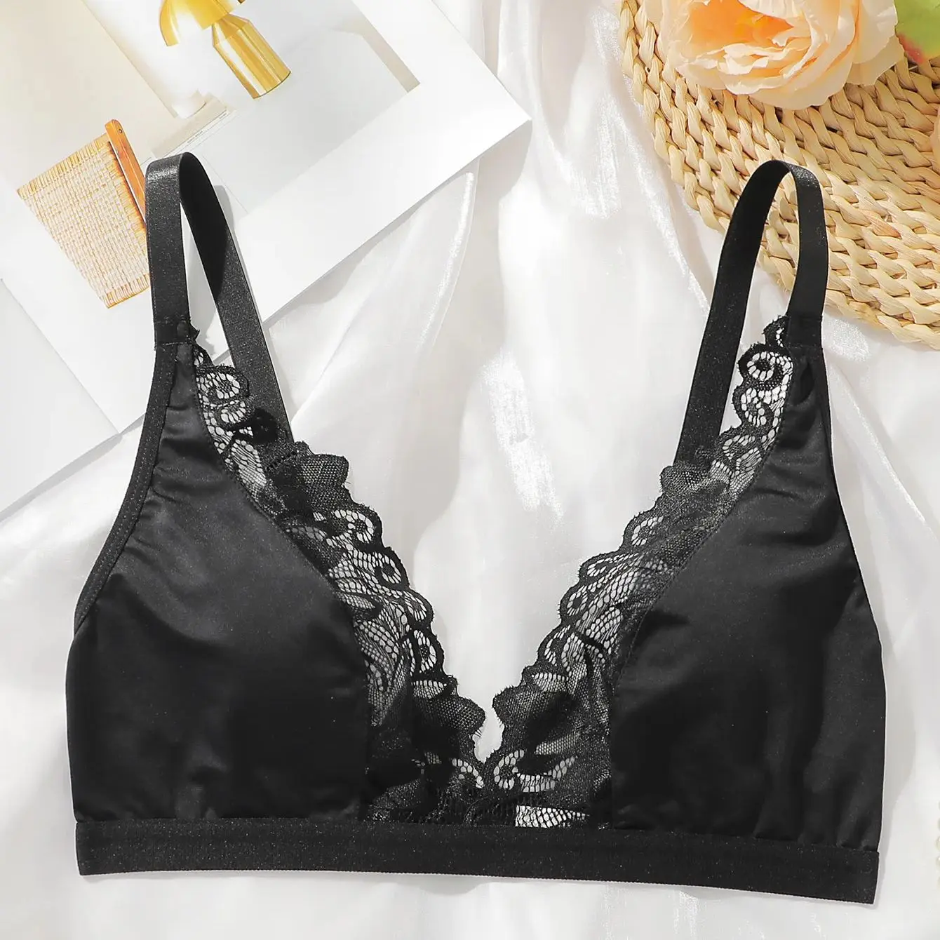 Sexy Lace Bras For Women No underwire Deep V Low Cut Push Up Bra Smooth Comfort Elastic ingerie Thin Breathable Underwear