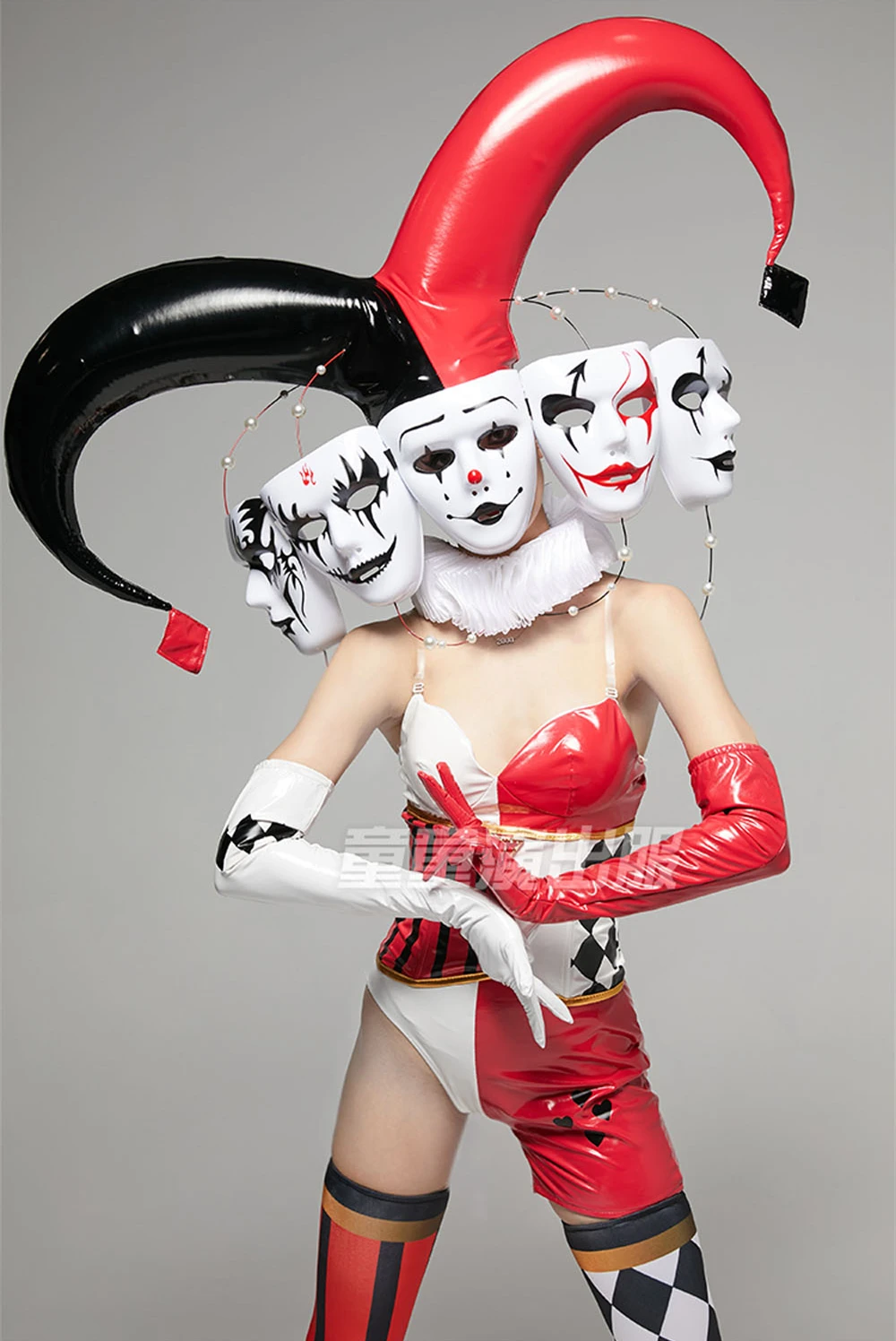 

Сексуальный изготовленный на заказ черный красный клоун большие рога клоун фотоэротичный женский танцевальный костюм ГОГО