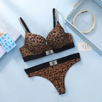 Ensemble soutien-gorge et culotte Victoria's Secret pour femme, sans armatures, confortable, lingerie quotidienne, dentelle sans couture, effet push-up. 2
