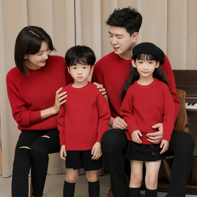 thumbnail image 5 of Suéteres navideños Conjuntos familiares a juego Look familiar Madre, hijo, hija Ropa para mamá y papá Ropa familiar roja de Año Nuevo, 5 of 5