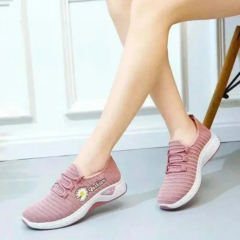 2025 Women's Shoes Autumn New True Fly Weaving Old Beijing Cloth Shoes Little Daisy Women's Casual Sports Shoes Walking Shoes 4