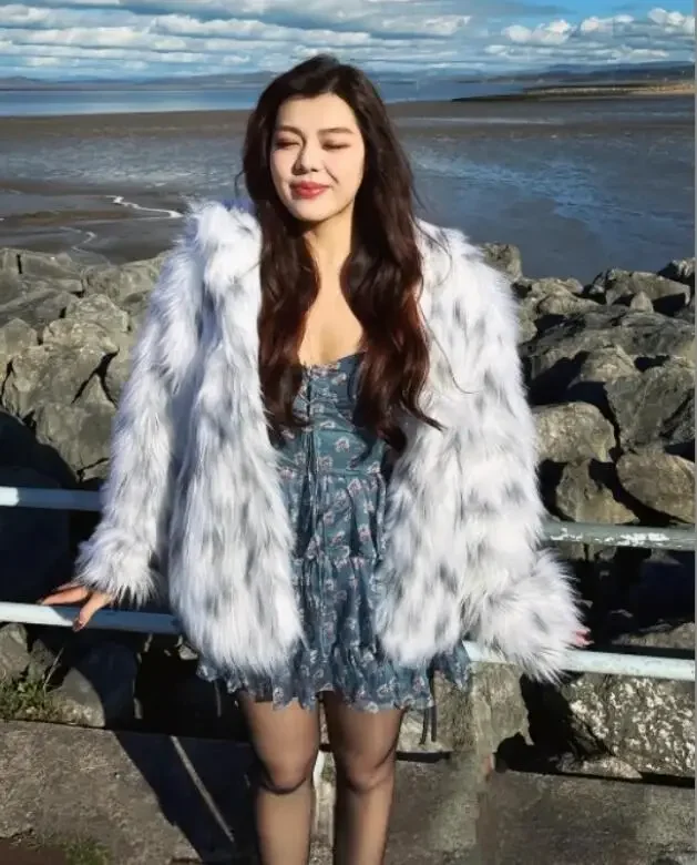 

High Quality Winter Jackets for Women Leopard Print Oversized Hooded Faux Fox Fur Coat Women Long Fluffy White Jacket Fur Coats