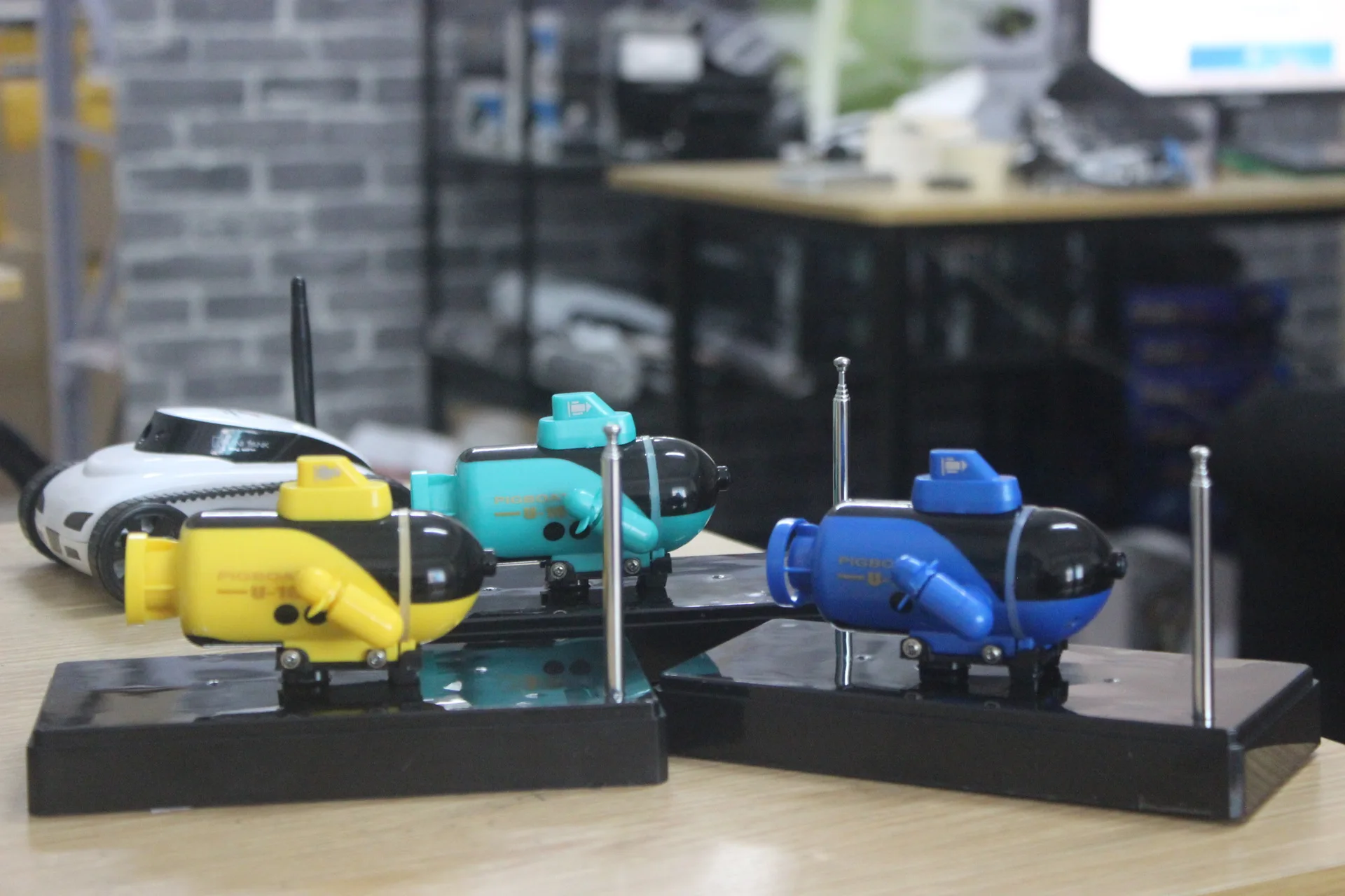 Four channel remote control submarine remote control ship submarine children's toys