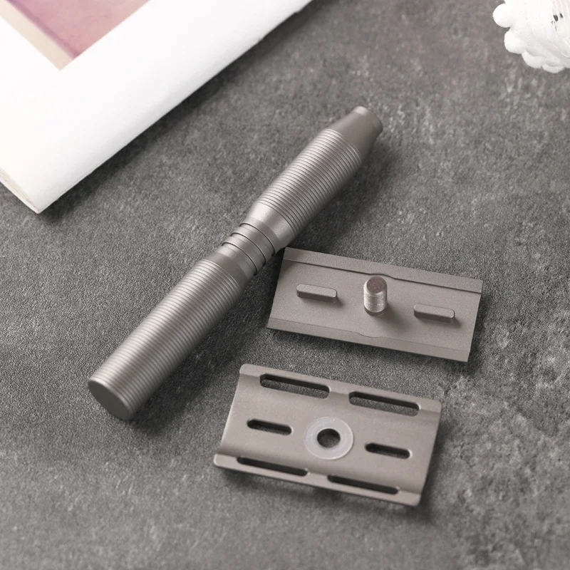 Yaqi Ghost Titanium 경량 안전 면도기 (남성용 0.70mm 블레이드 간격 포함) 필수 면도기 88mm 길이 핸들 편안한 면도