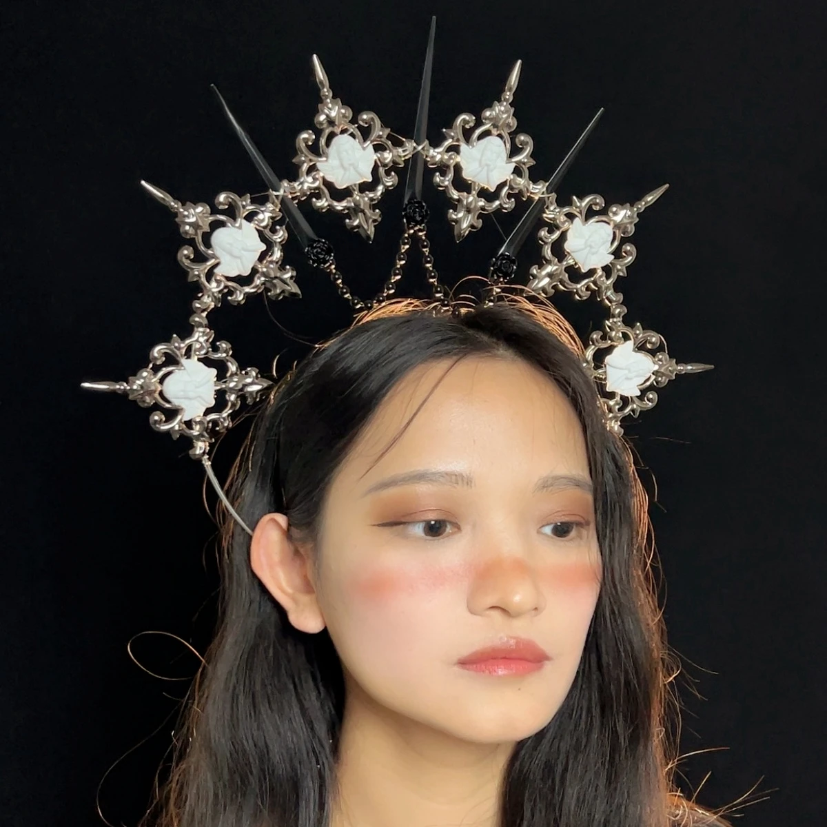Mary Barock Tiara Gothic Lolita Black Rose Teufel Federflügel Wunderschöne Vintage Kopfbedeckung Göttin Sonne Halo Stirnband – Detail 7