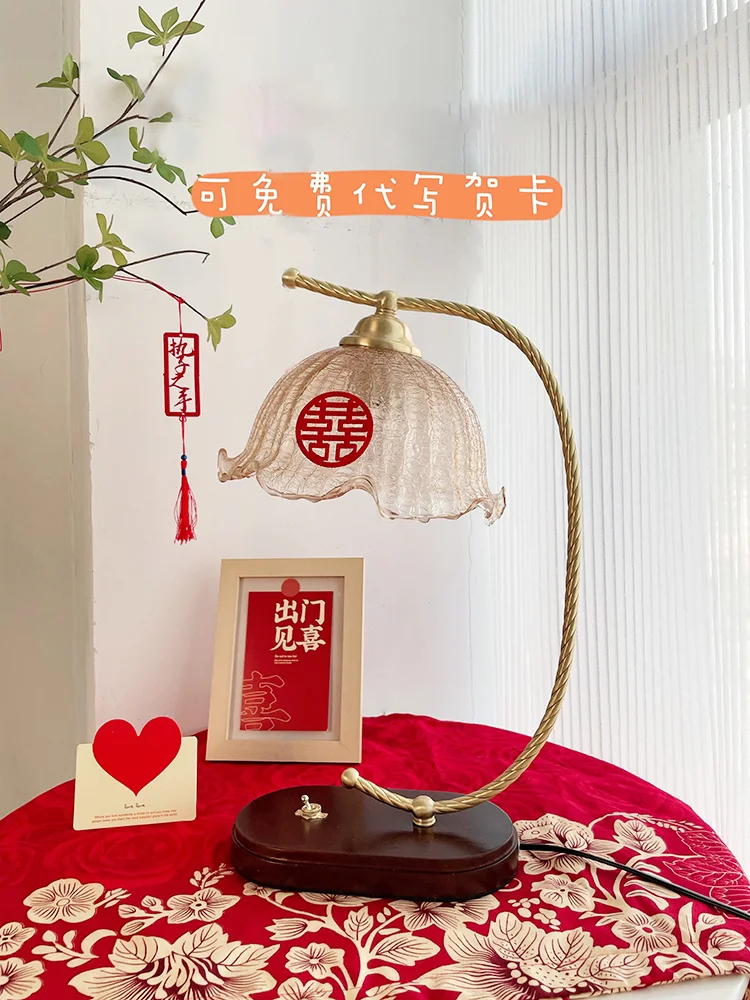 

Retro atmosphere desk lamp, bedroom, warm, luxurious and luxurious, high-end bedside table decoration lamp