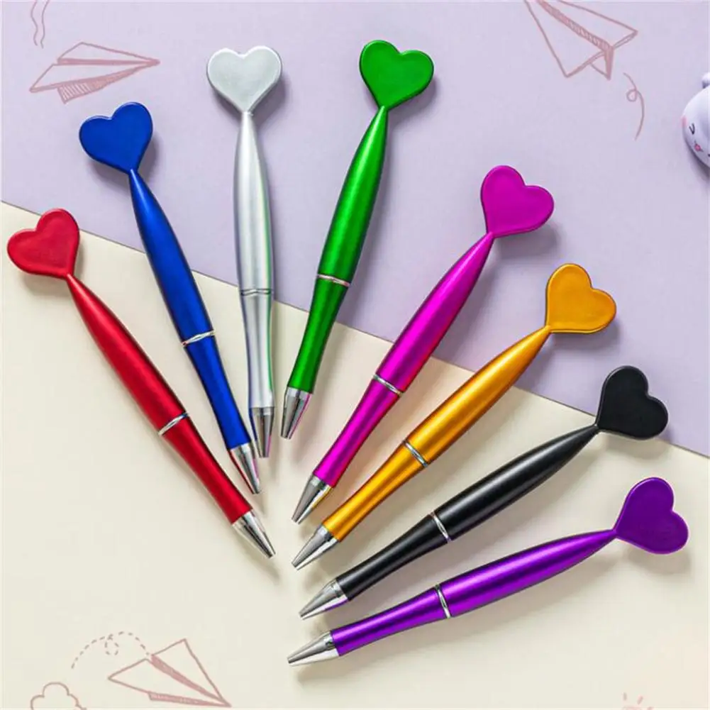 Пластиковая шариковая ручка