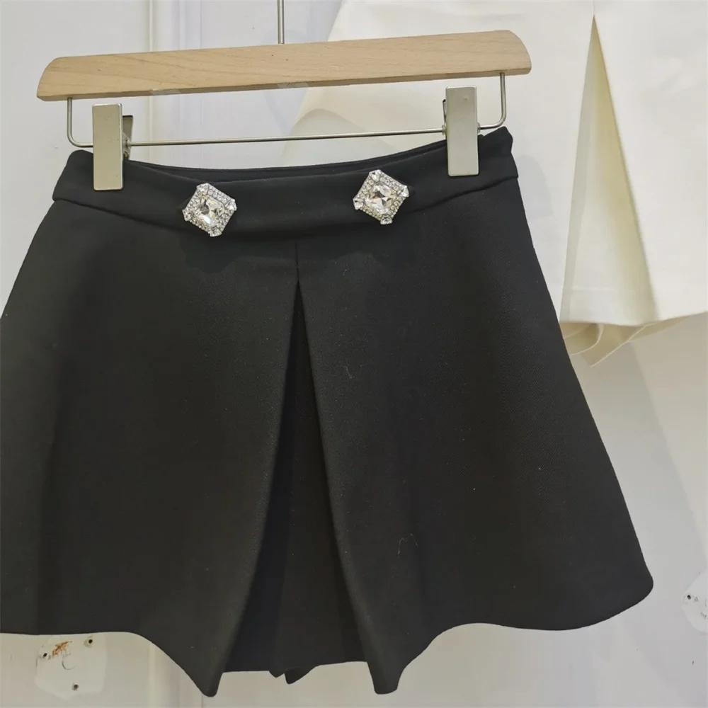 

Sweet Girl's Thousand Gold Diamond Button Skirt Pants Chased White Shorts