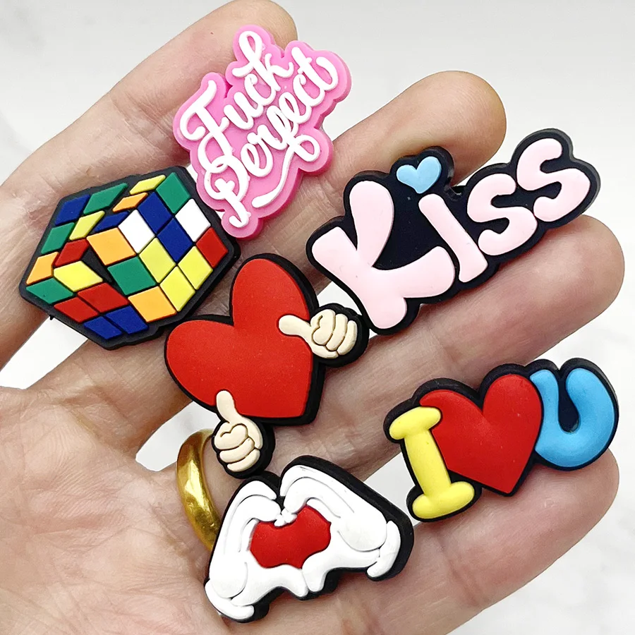

Single Sale Love Cube PVC Shoe Buckle Sandals Accessories Funny DIY Shoes Decoration Jibz For Crocs Charms Kids X-mas Party Gift