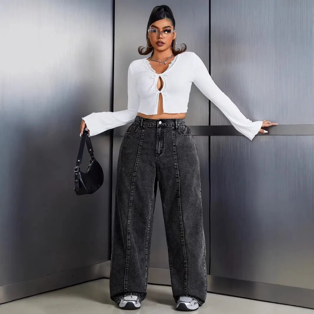 Jeans pour femmes grandes tailles, taille haute, coupe large, en denim noir déchiré, jambe droite ample, avec ourlet élastique