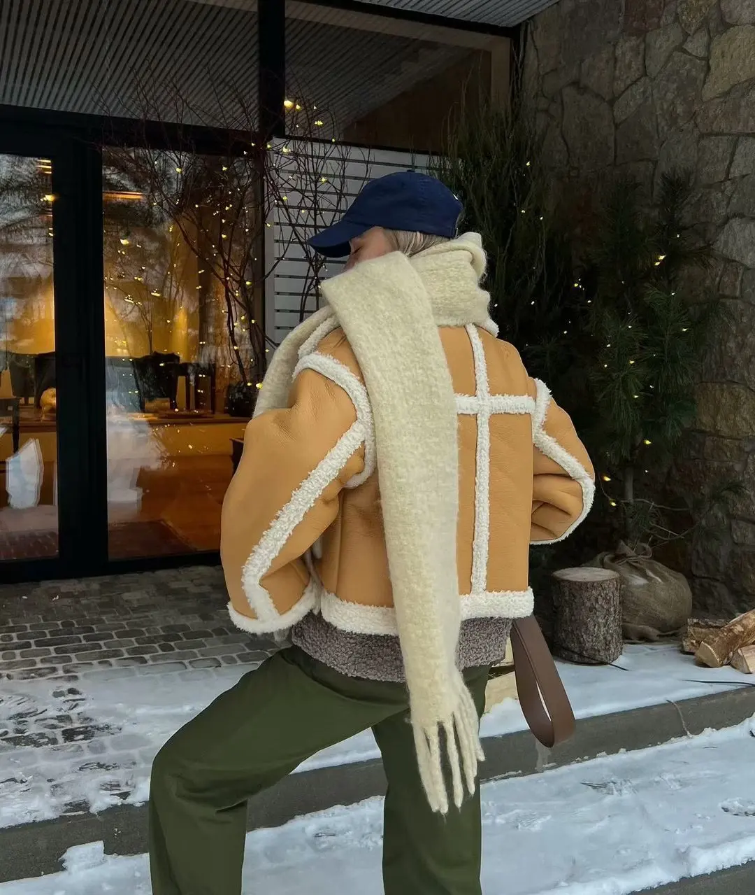 Suéter extragrande y esponjoso con solapa de PU para mujer, ropa de calle de moda con bolsillos de invierno y retazos, abrigo de lujo en contraste, nuevo