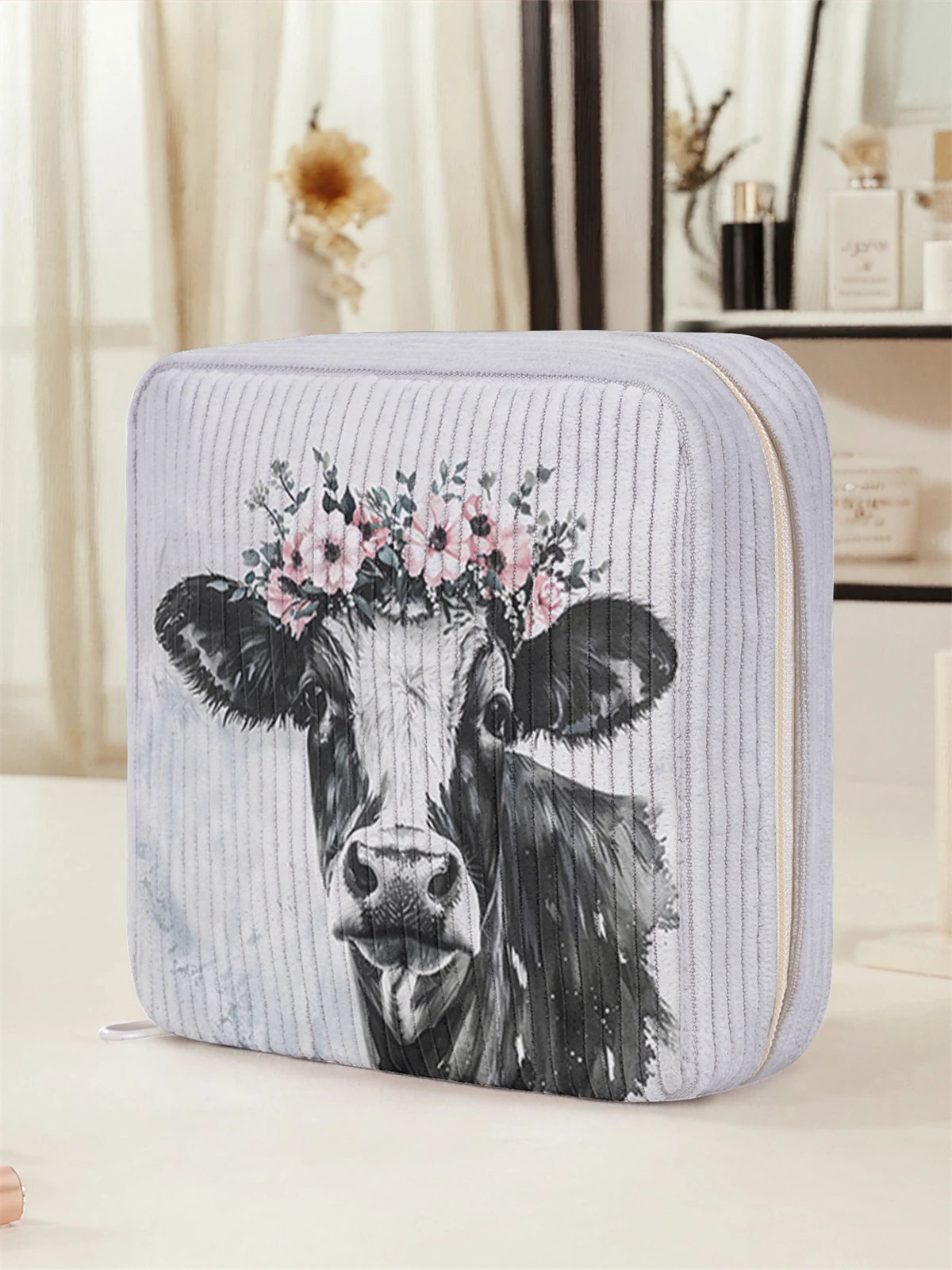 Cow pattern printed sanitary napkin storage bag, women's lightweight tissue bag, sanitary tissue bag