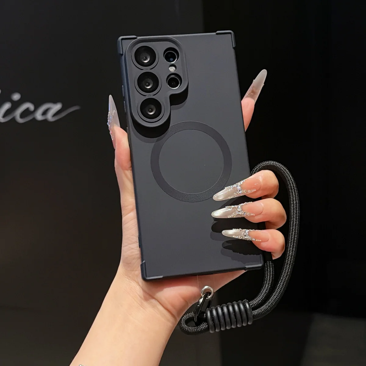 Right Angle Anti-Drop Soft Silicone Shockproof Phone Case with Lanyard and Magnetic Compatibility