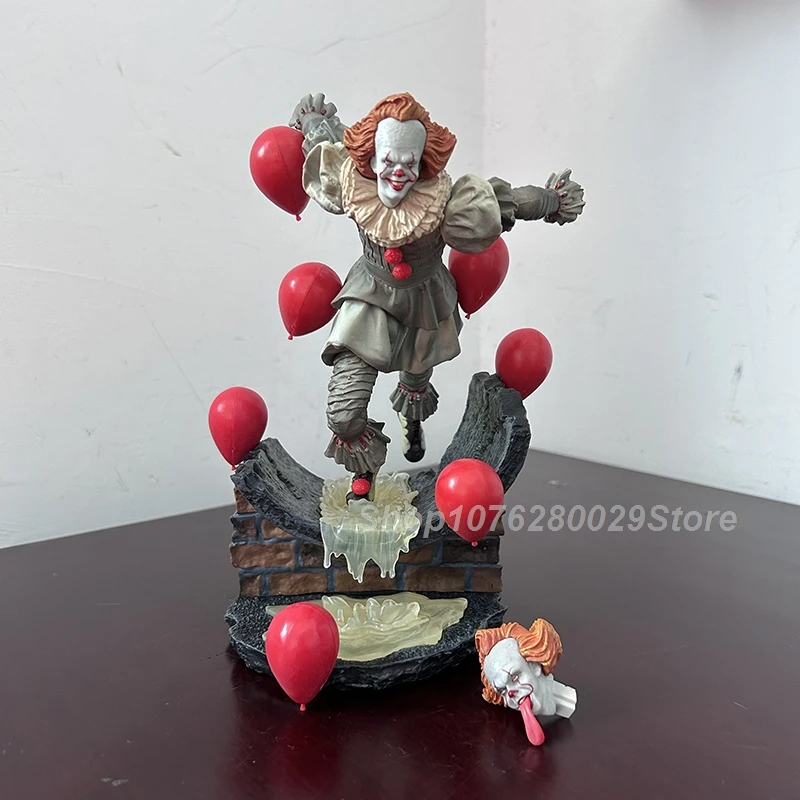 NECA-figura de acción de Pennywise Joker, capítulo 2, Pennywise