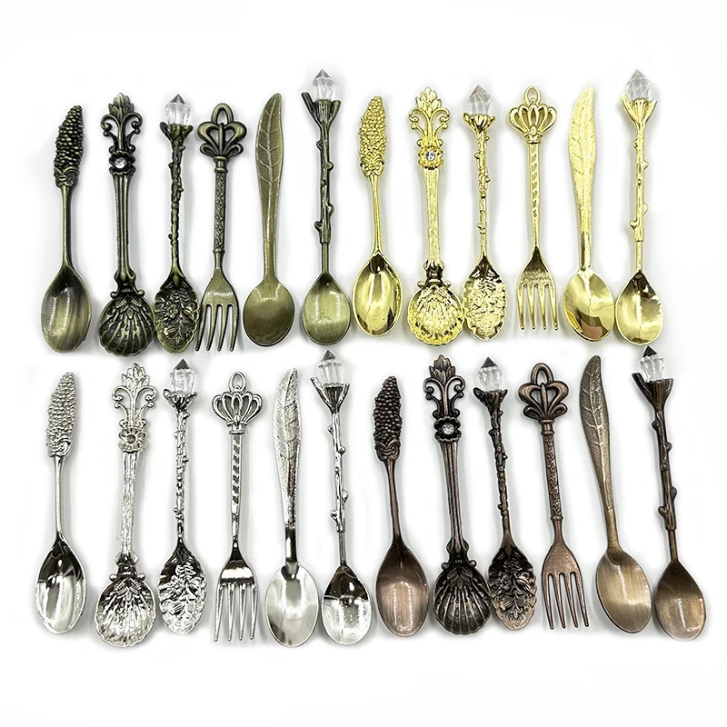 Vintage Spoons Fork Mini Royal Style Metal Gold Carved Coffee Snacks Fruit Prikkers Dessert Fork Kitchen Tool Teaspoon 6pcs 1set