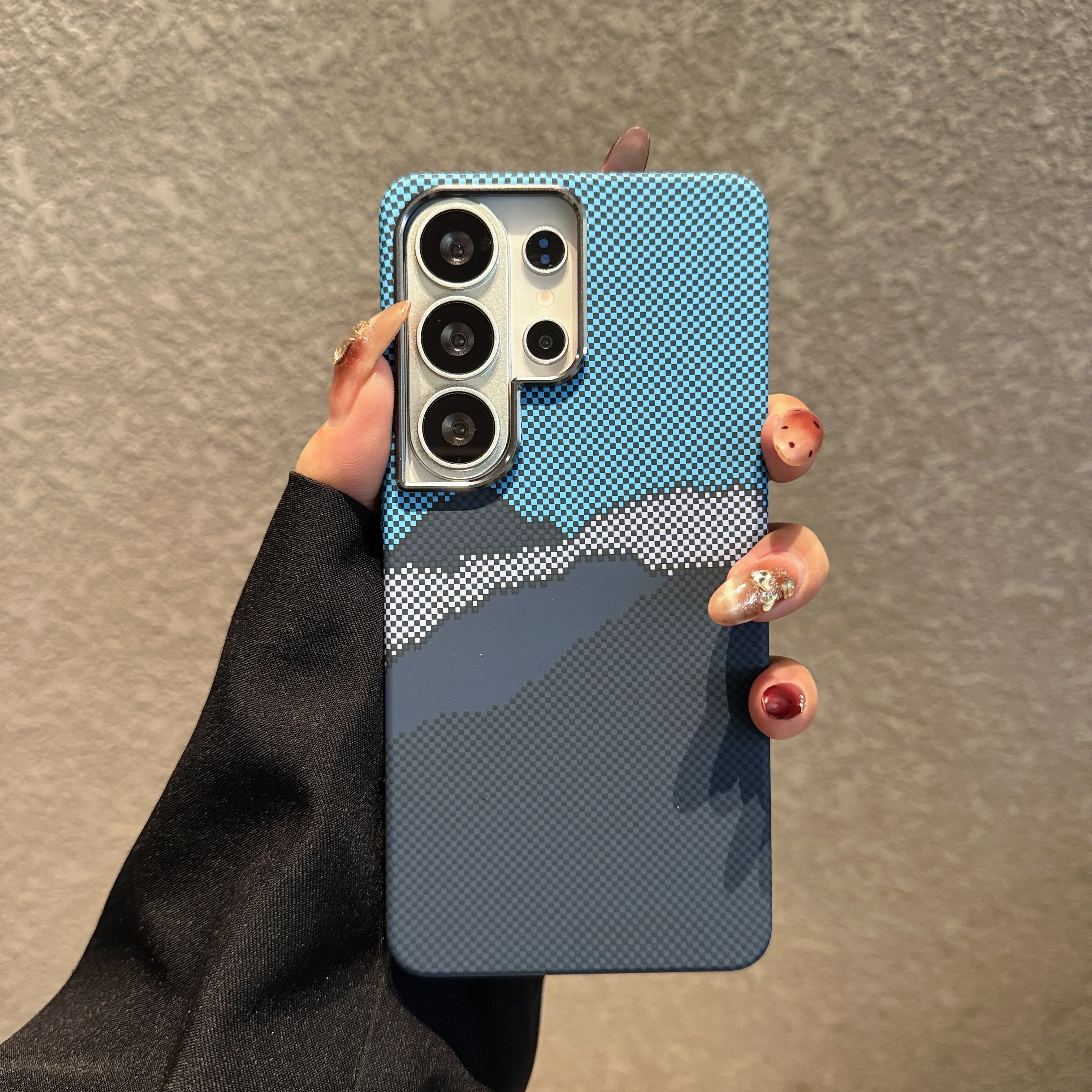 Luxury Carbon Fiber Texture Magnetic Charging Case with Alloy Lens Protection Rugged PC Cover